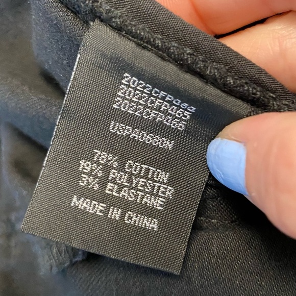 NWT Universal Standard Carrie High Rise Wide Leg Jeans
Black $138 usd Stretch - Picture 13 of 14